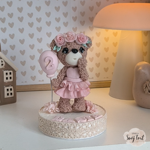 Misia + imię i wiek. Figurka Misia na tort z zimnej porcelany. Pamiątka urodzin, chrztu dziewczynki